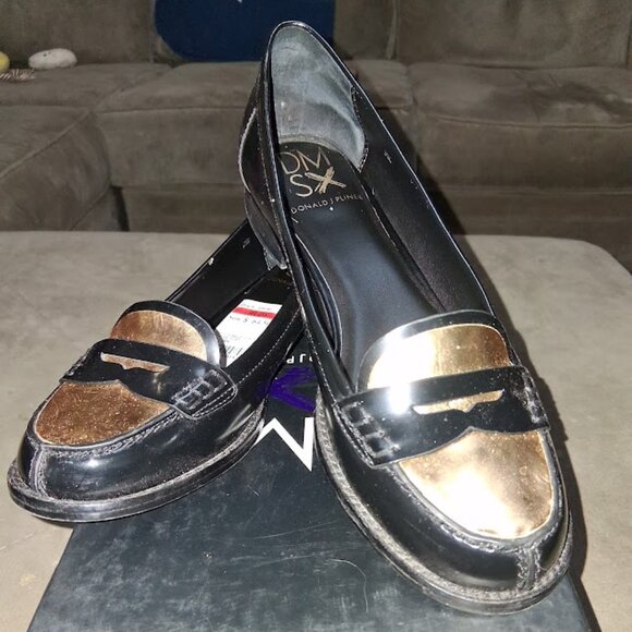 Donald J Pliner DMSX Yev Penny Loafer Black & Gold Women's 8.5M - Picture 1 of 7